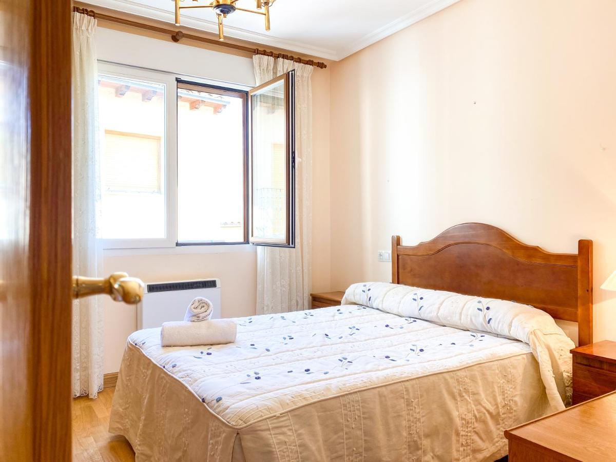 Vivienda Turistica Los Leones Berlanga de Duero Esterno foto