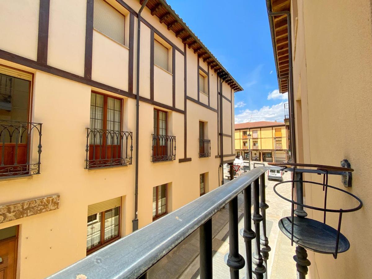 Vivienda Turistica Los Leones Berlanga de Duero Esterno foto